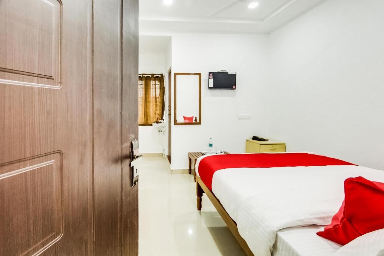 Oyo 70841 Hotel Anjali Residency Velur Exterior foto