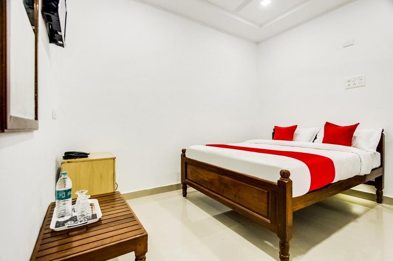 Oyo 70841 Hotel Anjali Residency Velur Exterior foto