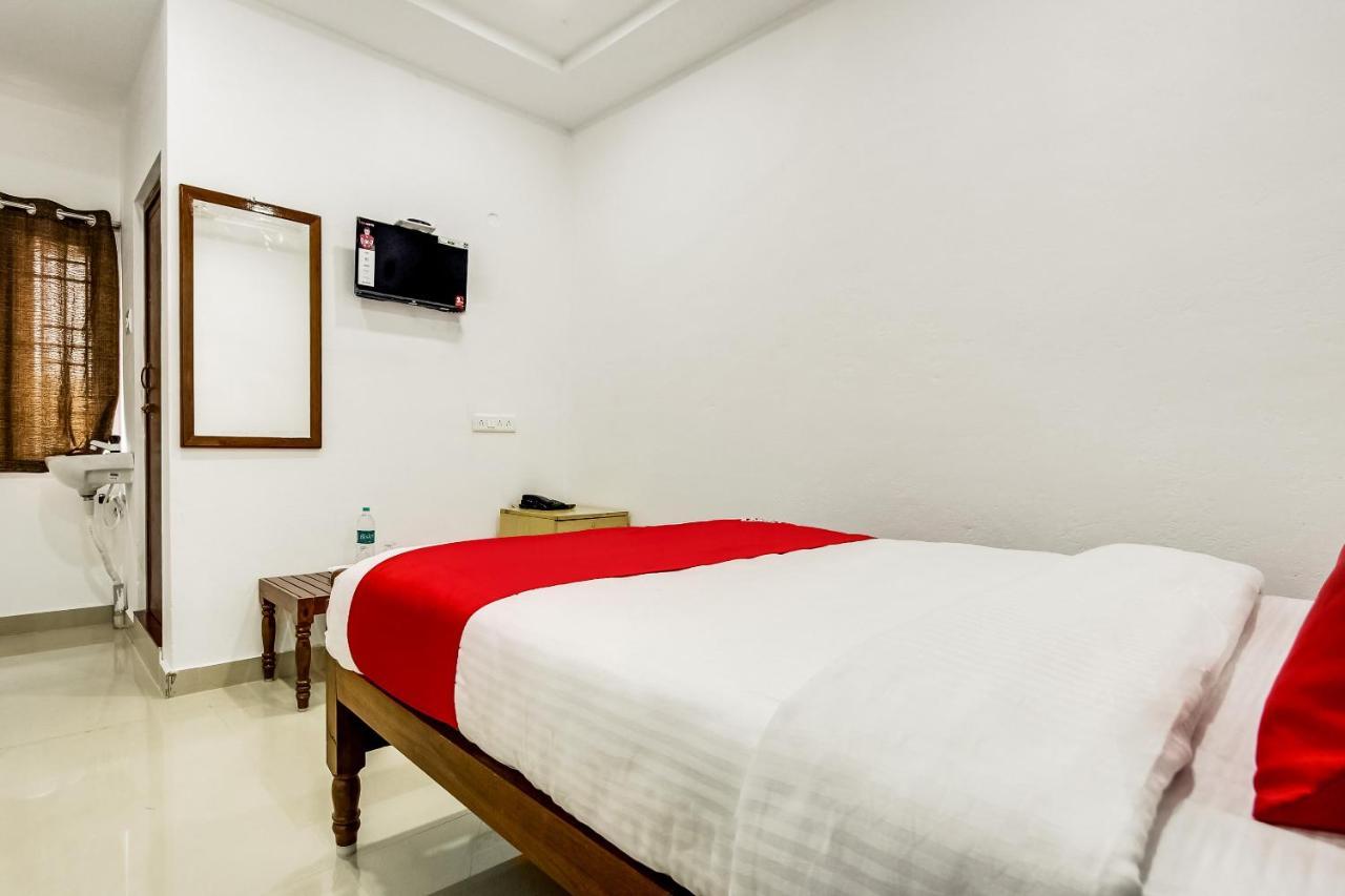 Oyo 70841 Hotel Anjali Residency Velur Exterior foto