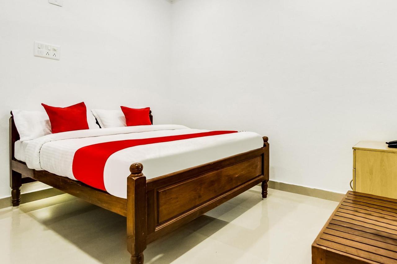 Oyo 70841 Hotel Anjali Residency Velur Exterior foto