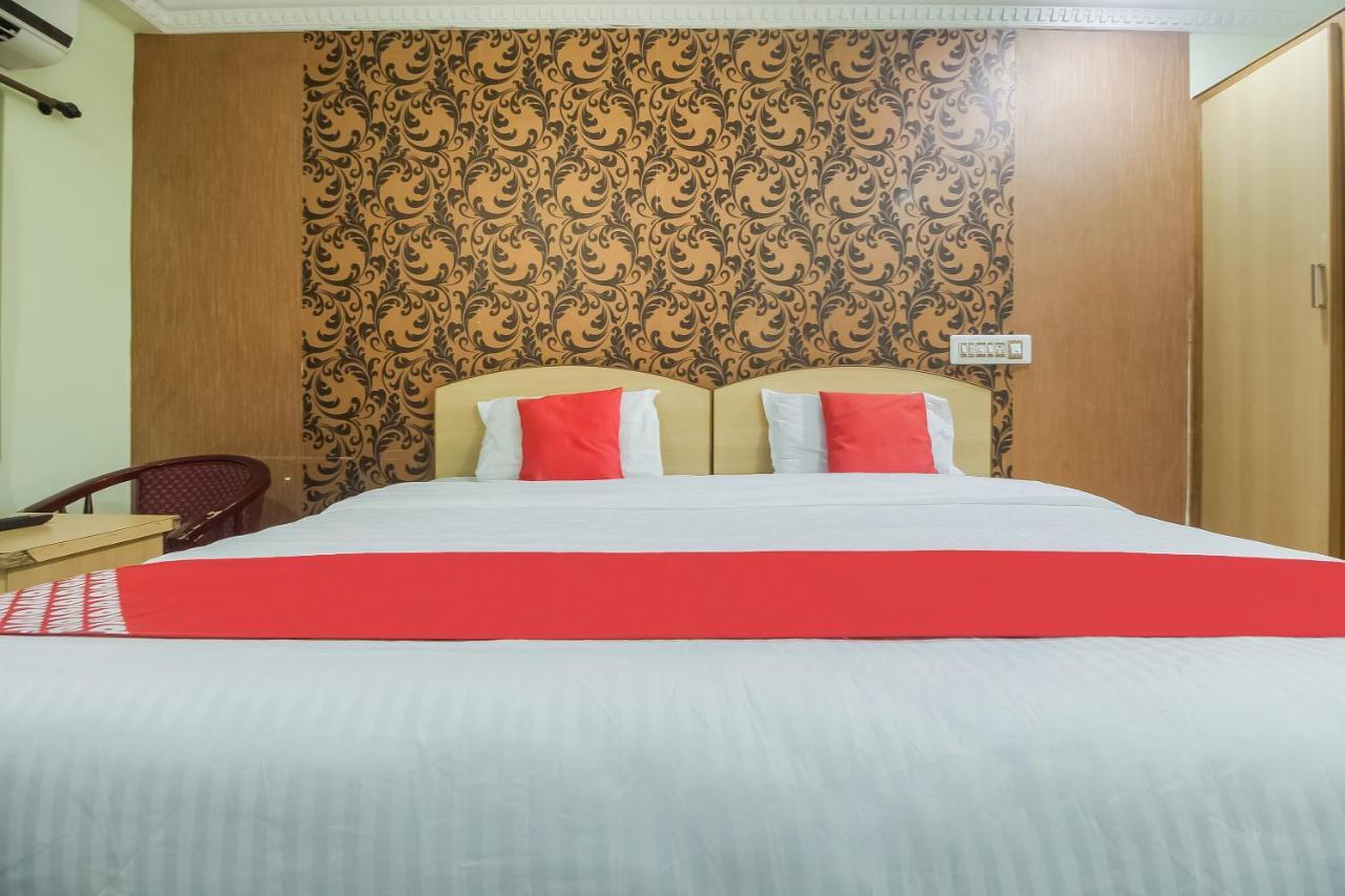 Oyo 70841 Hotel Anjali Residency Velur Exterior foto