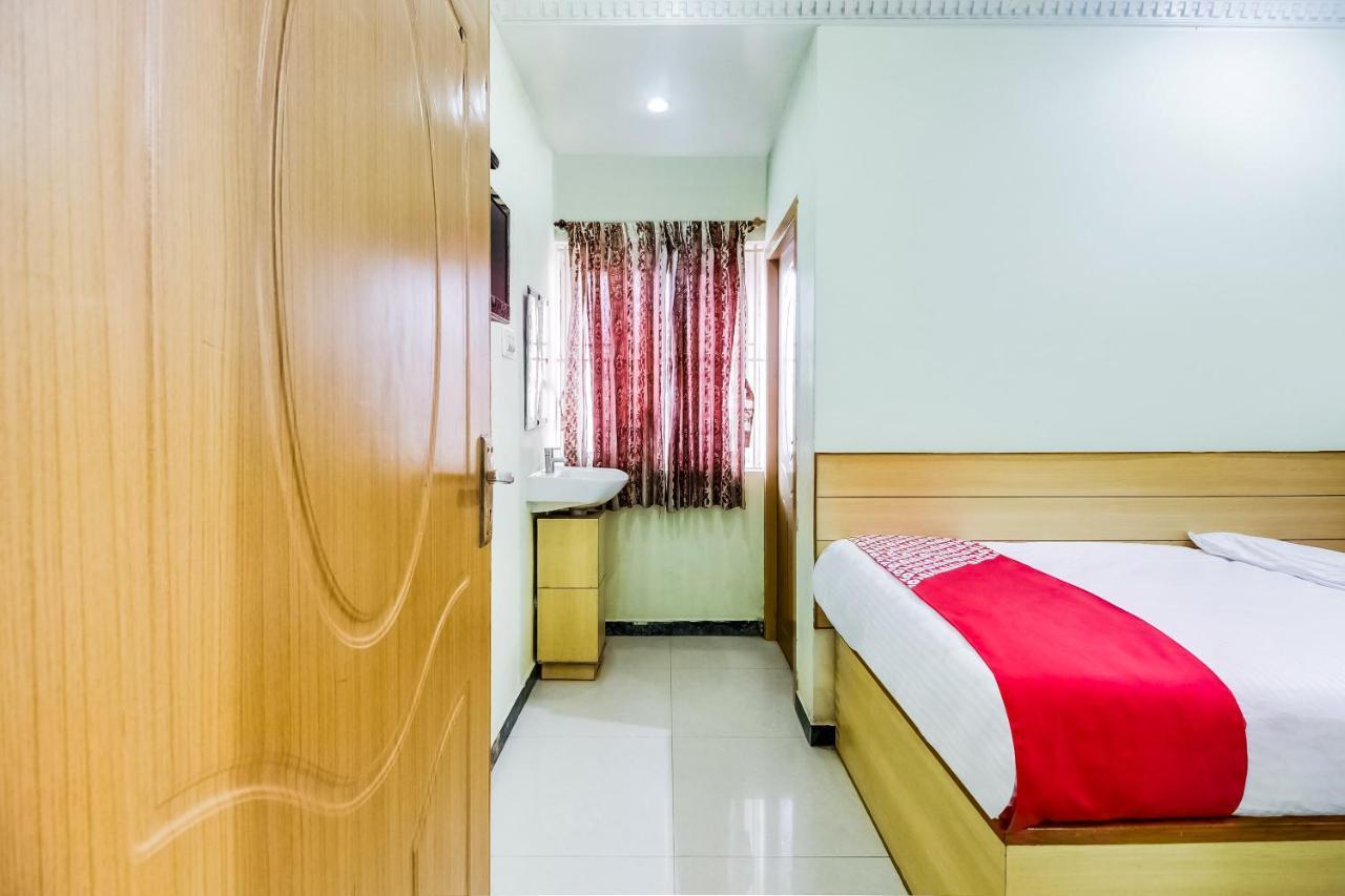 Oyo 70841 Hotel Anjali Residency Velur Exterior foto